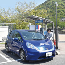 県の公用車に導入している電気自動車の写真