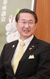 平井知事の写真