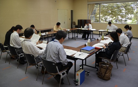 新鳥取県史編さん専門部会（近代・現代合同）での協議の様子の写真