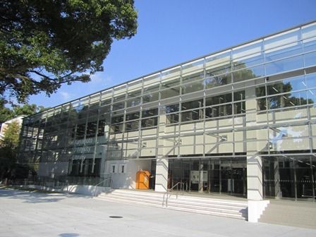 熊本大学附属図書館の外観の写真