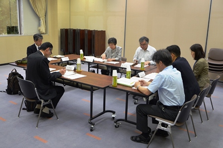 新鳥取県史編さん委員会近世部会での協議の様子の写真